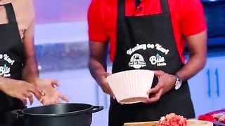 Somali singer challenging cooking pasta