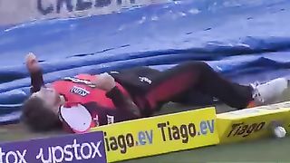 Cricket lovers