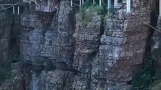 استعراض  خطير