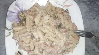 White souce pasta