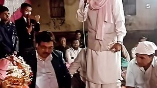 Dulhan ko mila dulha_hamari qismat main bas ik chohara hy ????