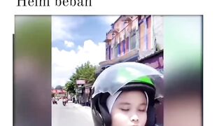 Helm gojek yang bikin ngakak