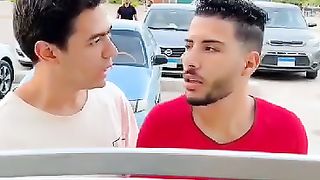 صاحبك القموصه الي بيزعل من اي حاجه