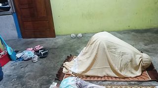Bocil belajar sholat bareng kakak nya