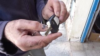 pile commende voiture - بطارية مفتاح فتح أبواب السيارة هي بطارية صغيرة تستخدم لتوفير الطاقة