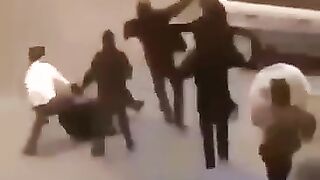 مهما جاع الذئب لا يأكل العشب " فلا تتنازل عن مبادئك أبداً
