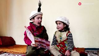 Shiraz follow his father as a vlogger tu dekhuyea phir