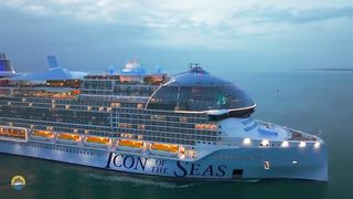 Icon of the Seas the bigest girl in the world