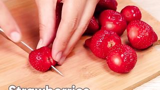 Easy Strawberry Cake Recipe! You make it in 5 minutes, perfect for breakfast and tea