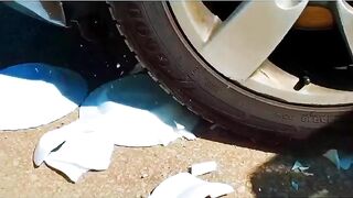 Esmagando coisas crocantes e macias de carro! CARRO EXPERIMENTAL vs BALÃO DE ÁGUA GIGANTE ORBEEZ