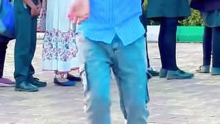 Trending Dance of a boy back there are many girls
