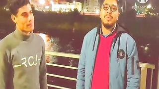موهوب على الرصيف