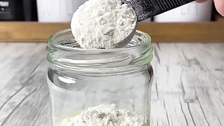 No-Oven, No-Mixer Cake: Quick and Easy Dessert Hack!