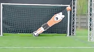 Jugadores vs Robot Portero