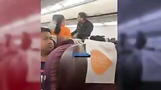 Now Passengers Fight in Aeroplane