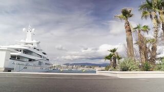 The new Mercedes-Benz V-Class EXCLUSIVE in Graphite grey metallic Driving Video