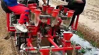 4 Wheel traction transplanting machine perfect for farming days