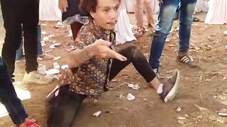 Entertainment Dances of people in a trance: really crazy and funny performing moves