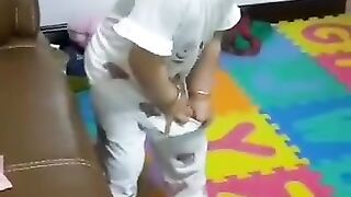 طفل يسرق مال والده????