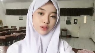 Emang anak SMA cantik nya???? menggoda