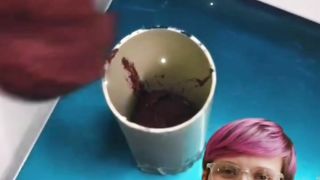 Trending concrete candles DIY????| طريقة عمل شمع الكونكريت