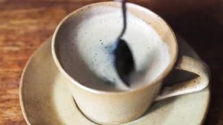 فاضي شوية نشرب قهوة ف حتة بعيدة