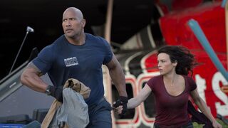 اب بيحاول ينقذ بنته بعد ما اتحاصرت داخل مدينه بتتعرض لاقوى زلزال فى التاريخ  san andreas