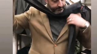 How to wear the scarf
