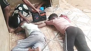 اتحداك ما تضحك بالمقطع