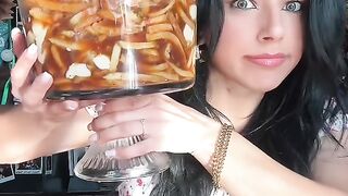 tiktok_q.gal_7337406939980156166__1710227827951_q