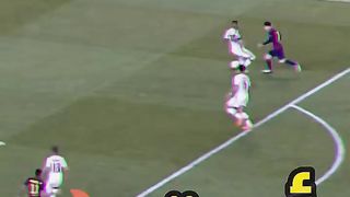 When legends elude top defenders ???? The most powerful moments of insult in football