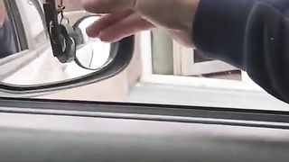 الدفع مقابل موقف السياره