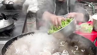 Aapko kahaki chowmein pasand hai???? #indianstreetfood #streetfood #chowmein #kanpur #up #kanpuriya