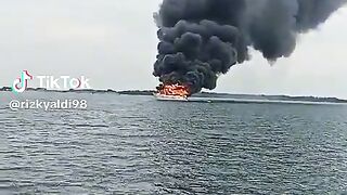 Kebakaran kapal