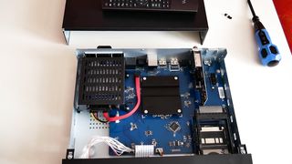 VU+ Duo 4K - what is inside the box, disassembly and quick overview