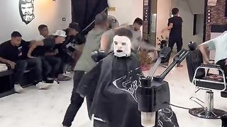 أتحداك ما تضحك
