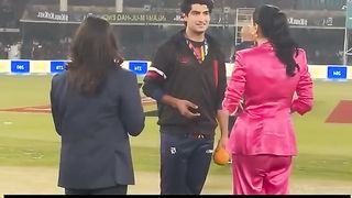 Naseem Shah Chit chat with PSL Girls ! Lahore Qalandar vs Quetta Gladiator PSL 9 Match !.