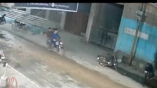 واقعی پاکستان میں کوئی چیز محفوظ نہیں Funny video
