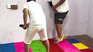 Screaming Chicken Blindfolded and Beating Man Challenge Shiatsu Board Here Comes Men's Simple Happi