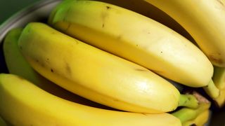 Whirling Wonders: Bananas Spinning on a Plate