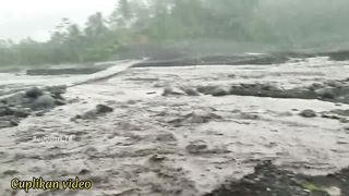ORIGINAL SUSPENSEFUL!! SECONDS THE SEMERU LAVA FLOOD CAME VERY LARGE