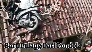 Viral: Two flying girls got caught in a roof tile#fyp