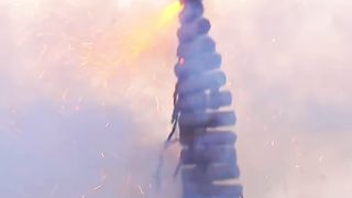Put off firecrackerss for the Spring Festival. #exlittlebeans #funnyvideo #funnycats.