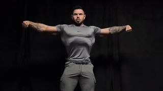 Best way to gym pose #1