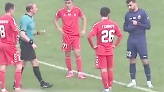 أغرب طرق الاحتجاج في عالم كرة القدم من دوري الأوزبكي????⚽????