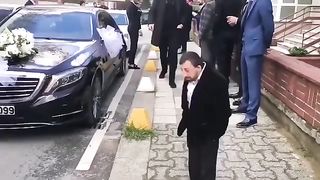 ????اما تكون اخو العريس