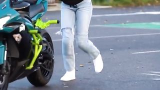 When you try to stop your bike ???? Quand t’essaies