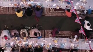 أجواء الإفطار في رمضان في شوارع مكة المكرمة.