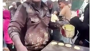 بائع قطائق يوجه رساله من غزه