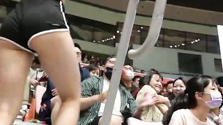 領航猿啦啦隊 Pilots Crew 千芮 第四節開始前走道舞蹈, 這角度蠻有魄力 20230404 ，Taiwan basketball